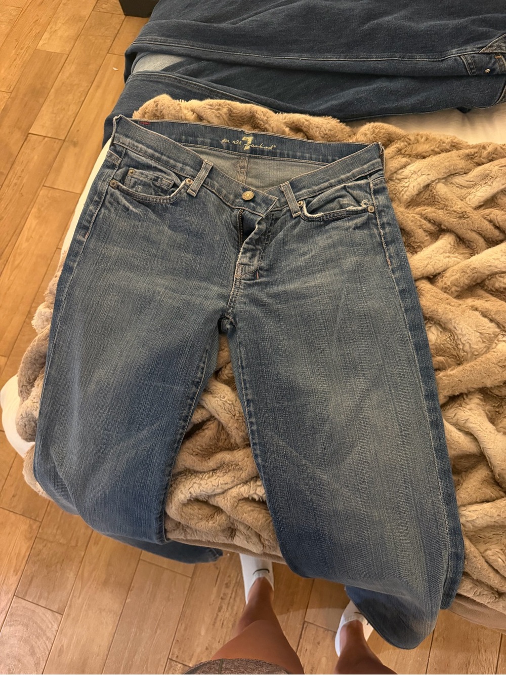 7 For All Mankind Womens Boot Cut Jeans in Medium Blue